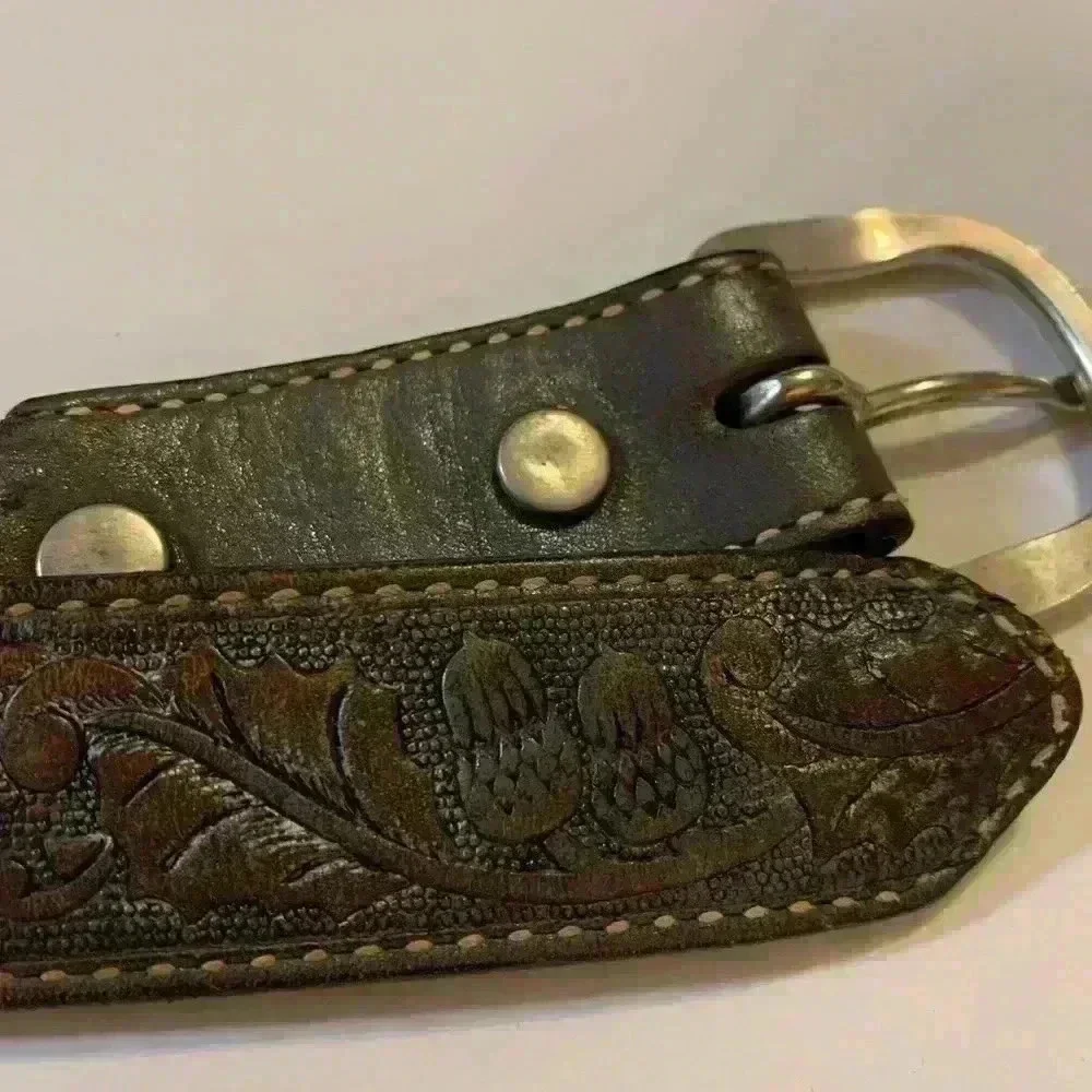 Vintage Wright Tooled Leather Child’s Belt Acorns Feathers Design 20” TONY.